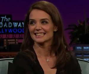 Katie Holmes Awkwardly Admits Who's the Better Kisser of Her "Dawson's Creek"…