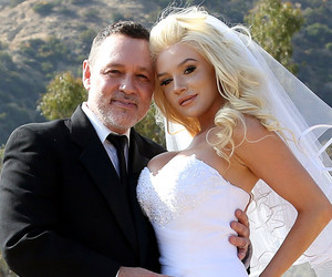 Pregnant Courtney Stodden & Doug Hutchison Renew Vows for 5th Anniversary…