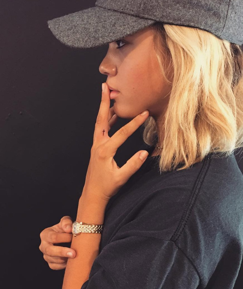 sofia richie and justin beiber now have matching tattoos toofab com sofia richie and justin beiber now have matching tattoos toofab com