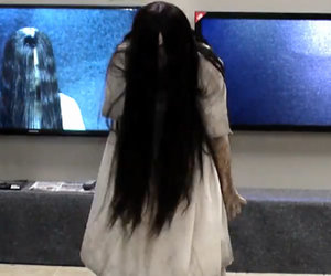 Samara Scares Unsuspecting TV Store Shoppers In 'The Ring'-Inspired Prank…