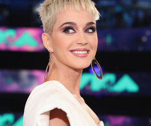 Host Katy Perry Wows In White at the MTV VMAs 2017