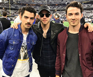 Joe Jonas Reunites the JoBros at Cowboys Game